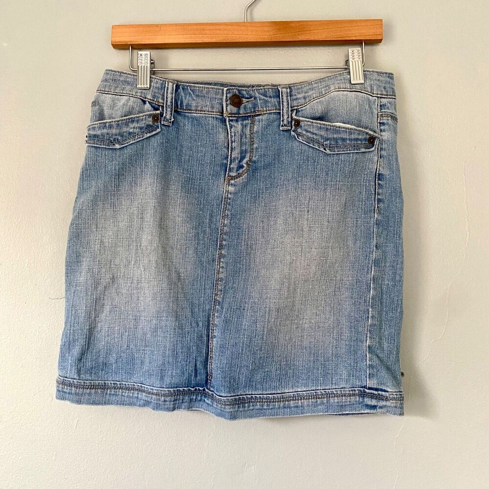 Tommy Hilfiger Denim Skirt Size 4 Light Wash Faded Short Jean Pockets